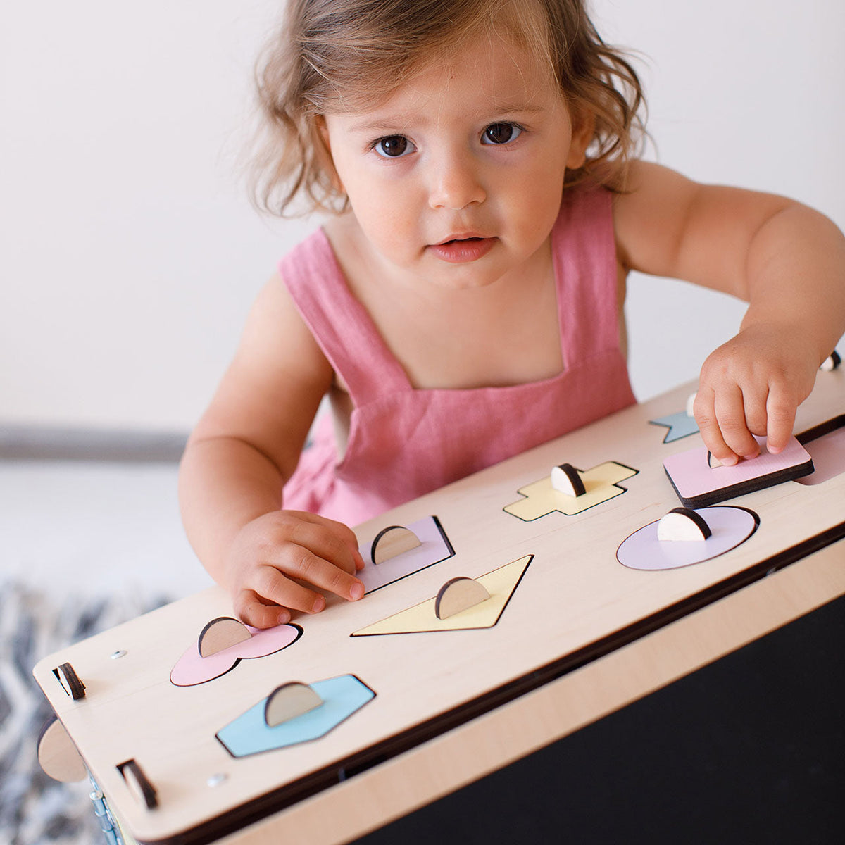 BusyKids Activity -leikkimökki – valmistajan tuotekuva