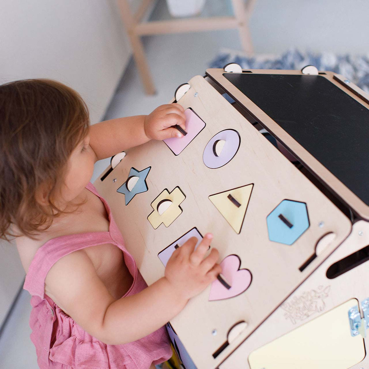 BusyKids Activity -leikkimökki – valmistajan tuotekuva