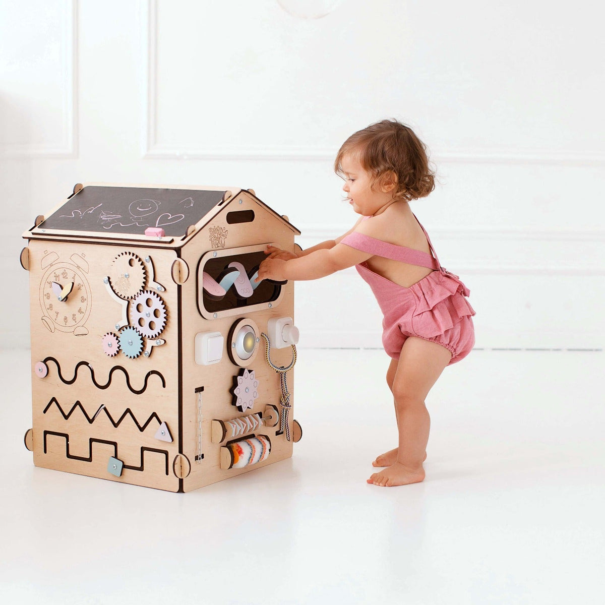 BusyKids Activity -leikkimökki – valmistajan tuotekuva