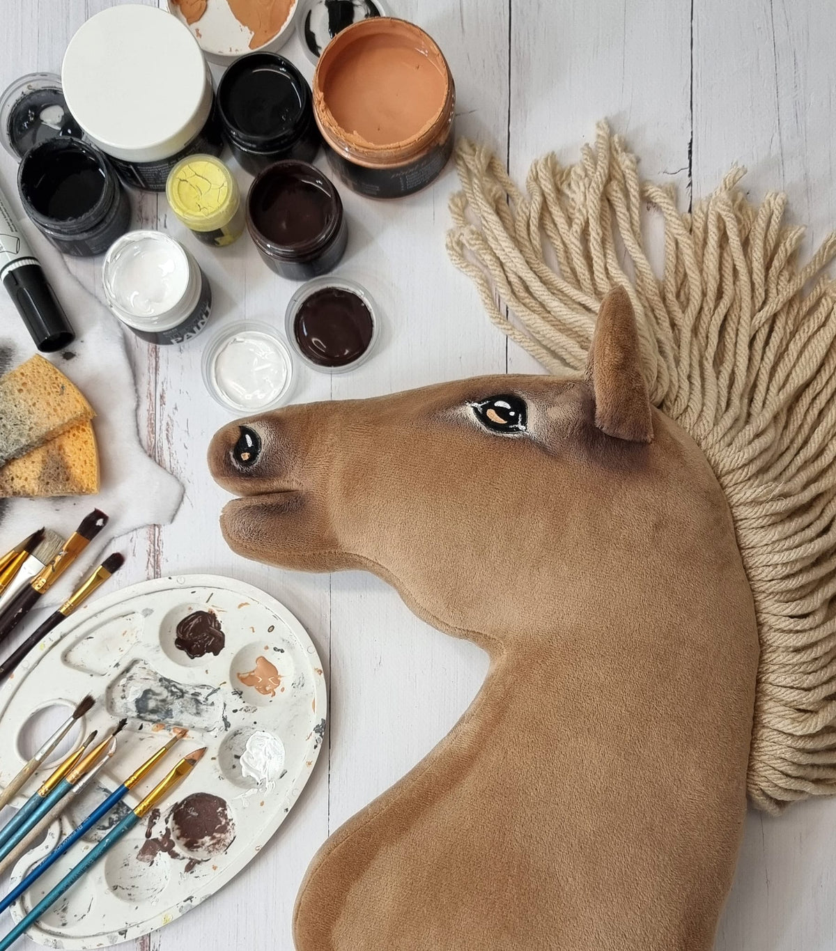 Super Hobby Horse Premium A3 – palomino – valmistajan kuva 9; kuvan varusteet eivät määritä paketin sisältöä