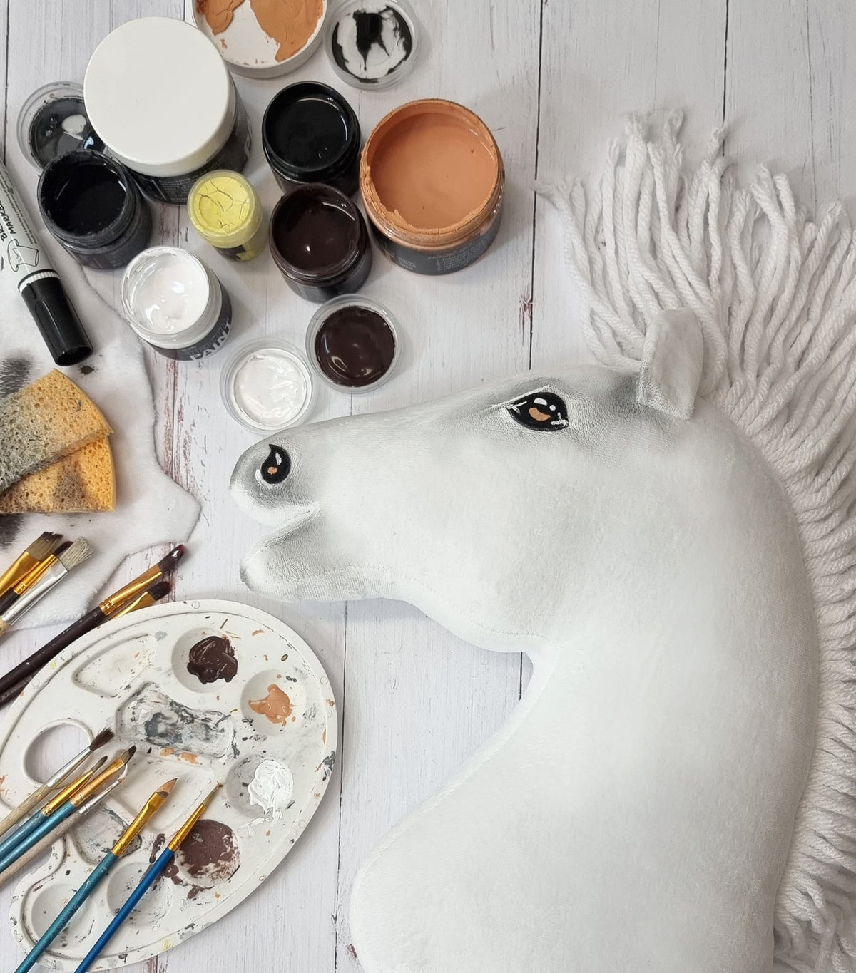 Super Hobby Horse Premium A3 – valkoinen – valmistajan kuva 12; kuvan varusteet eivät määritä paketin sisältöä